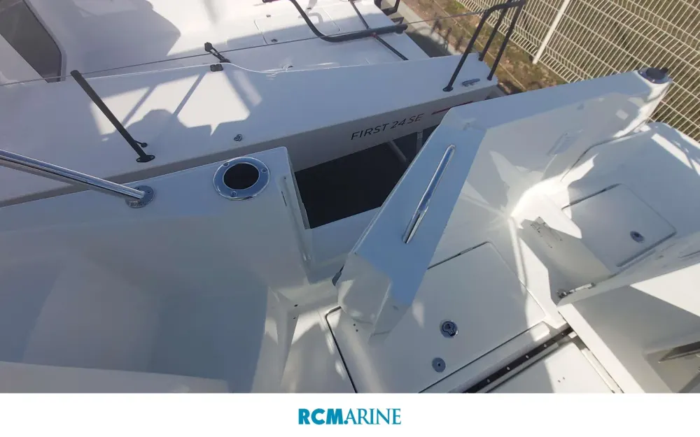 slider 6 Beneteau Antares 8 OB V2