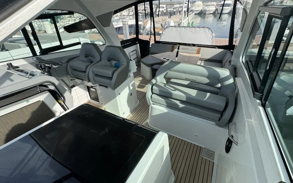 slider 10 Beneteau Gran Turismo 32