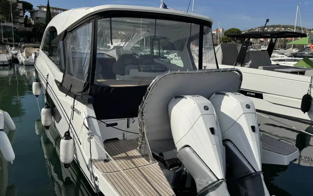 slider 1 Beneteau Gran Turismo 32