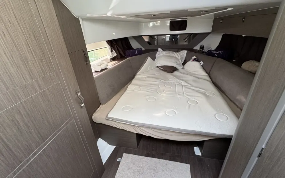 slider 6 Beneteau Gran Turismo 32