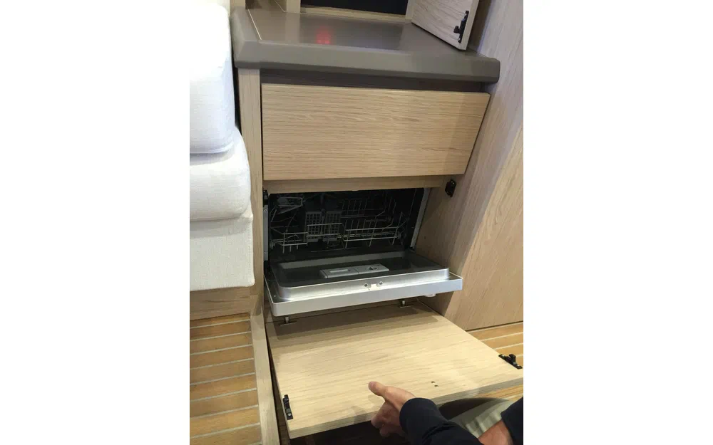 slider 13 Beneteau Monte Carlo 5 S