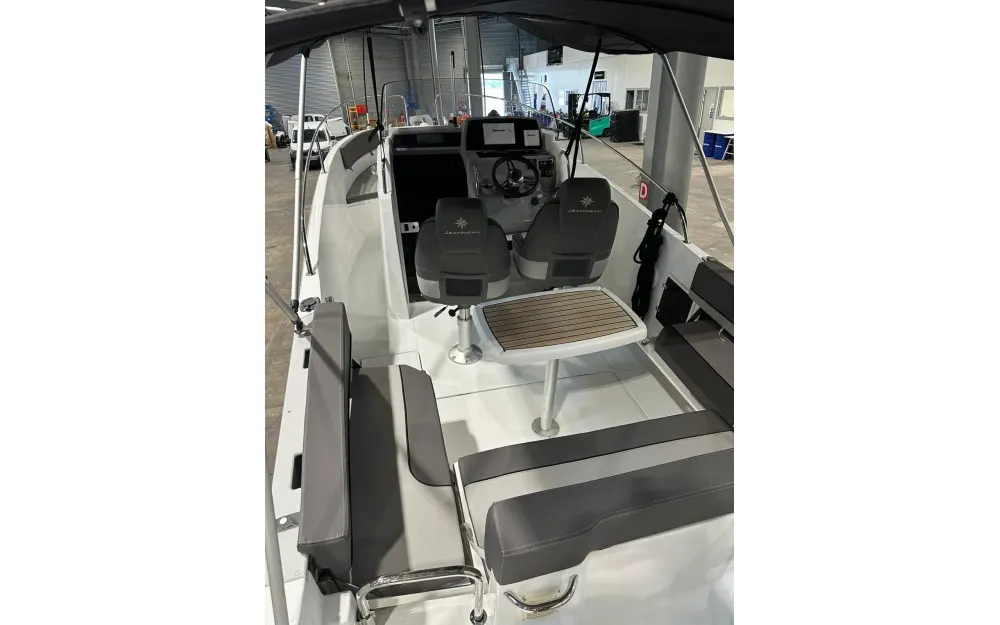 slider 1 Jeanneau Cap Camarat 7.5 CC
