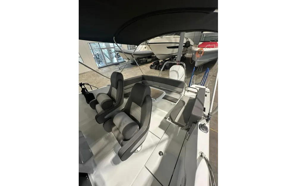 slider 7 Jeanneau Cap Camarat 7.5 CC