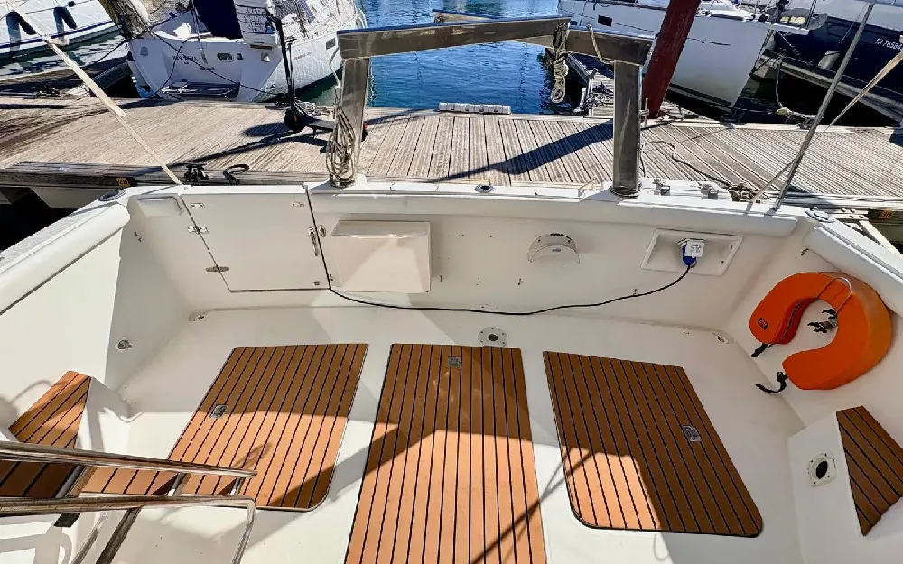 slider 2 Carver  370 Voyager