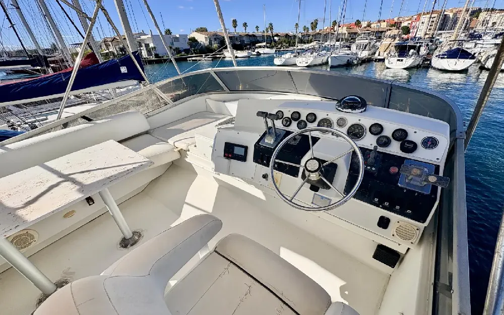 slider 5 Carver  370 Voyager