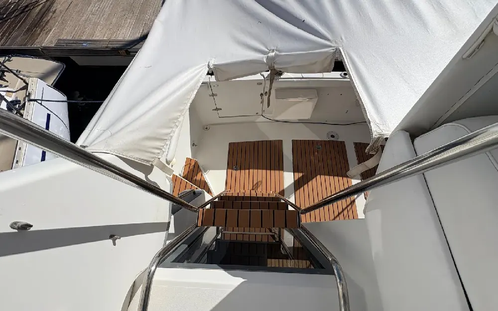 slider 8 Carver  370 Voyager