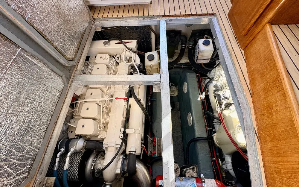 slider 21 Carver  370 Voyager