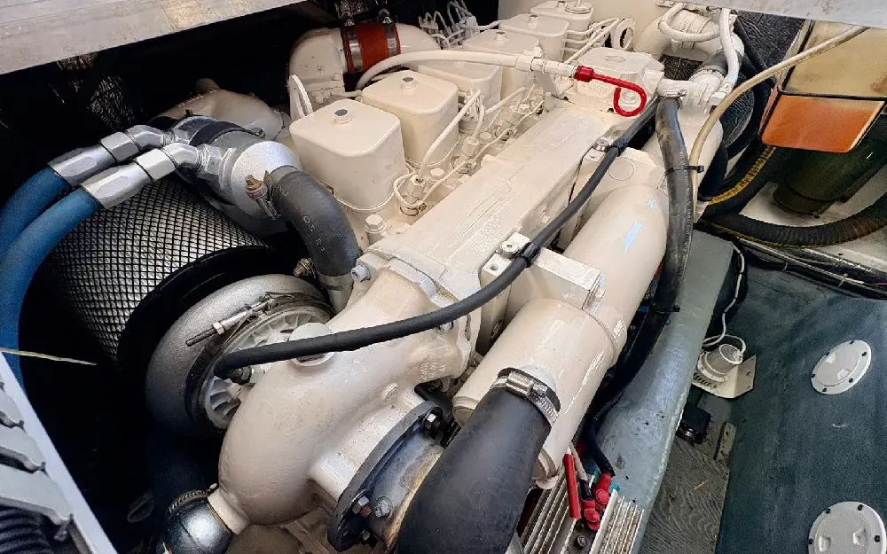 slider 22 Carver  370 Voyager