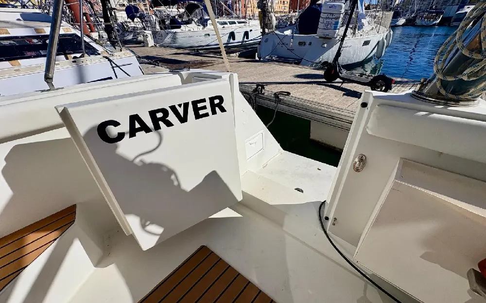slider 1 Carver  370 Voyager