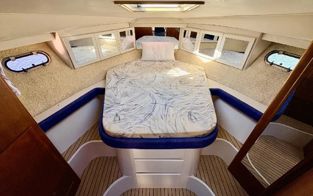 slider 18 Carver  370 Voyager