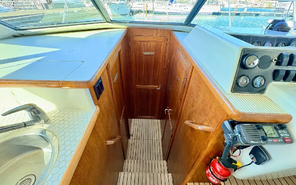 slider 17 Carver  370 Voyager