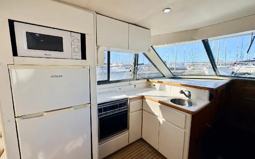 slider 14 Carver  370 Voyager