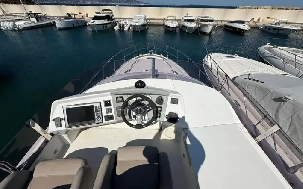 slider 5 Beneteau Gran Turismo 49 Fly