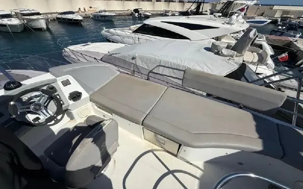 slider 6 Beneteau Gran Turismo 49 Fly