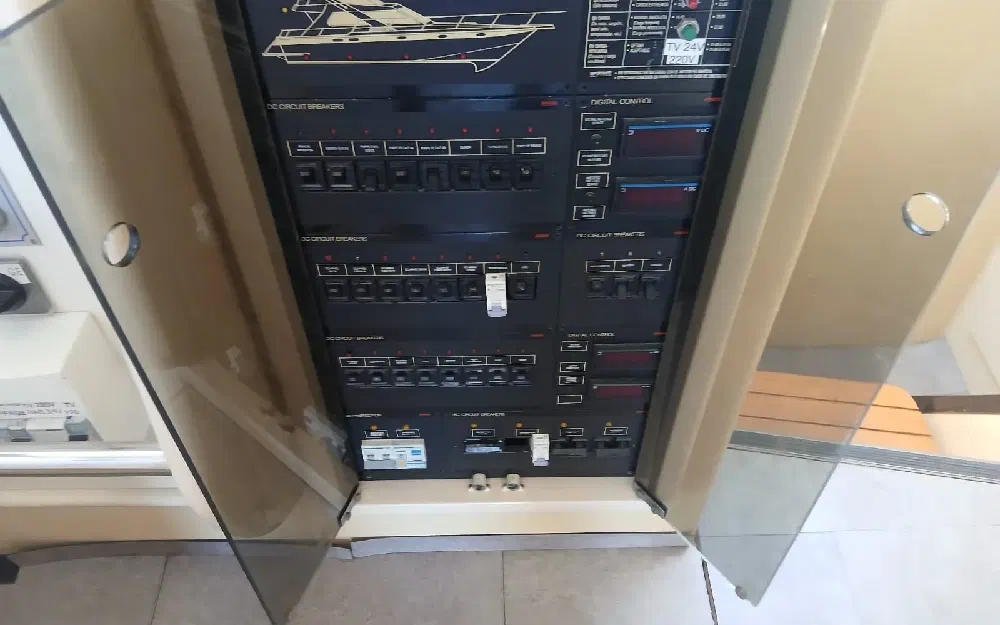 slider 3 Guy Couach  1200