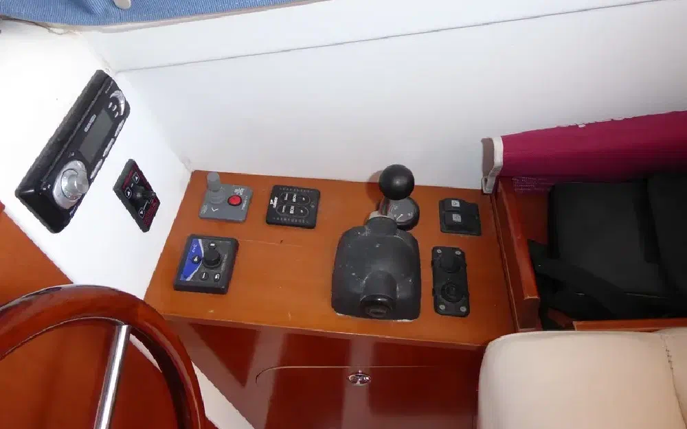 slider 25 Beneteau Antares Serie 9