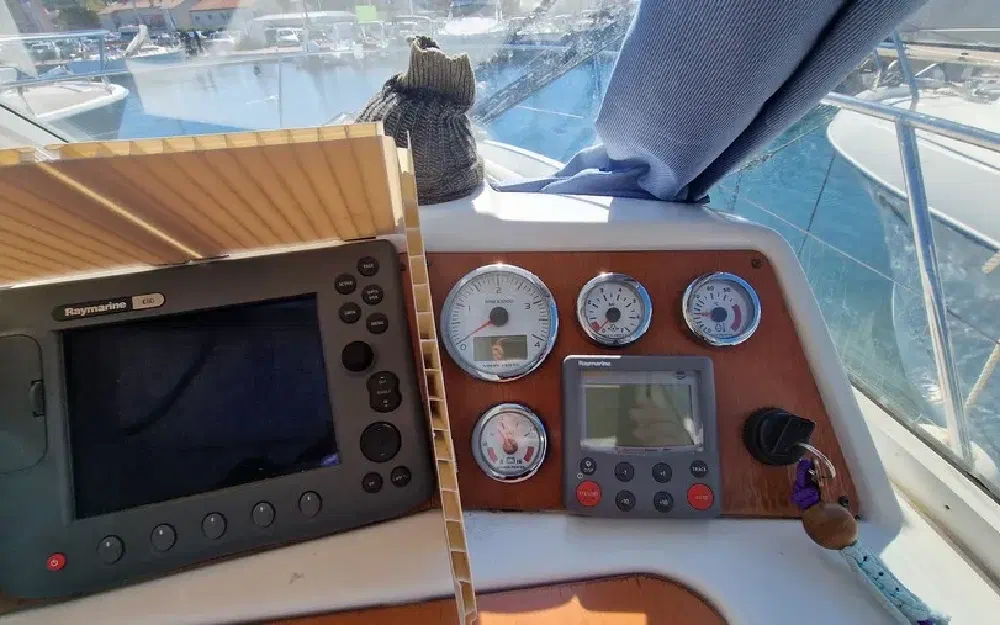 slider 5 Beneteau Antares Serie 9