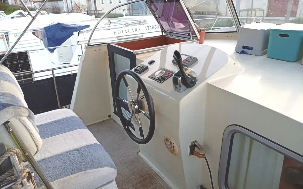 slider 25 Vedette Hollandaise AQUANAUT 1250 AK Catégorie B mer