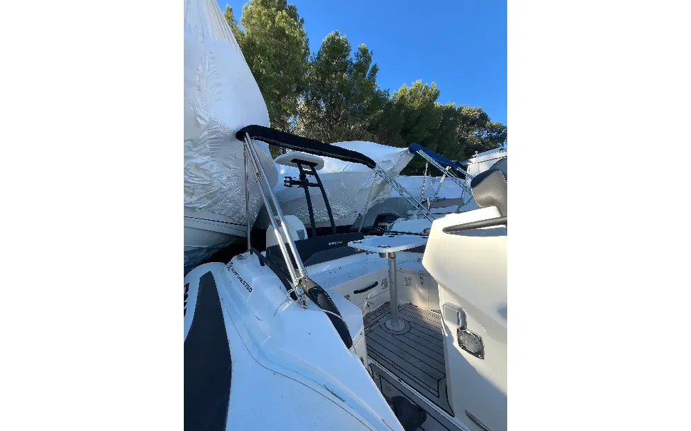 slider 3 Grand Golden Line G750