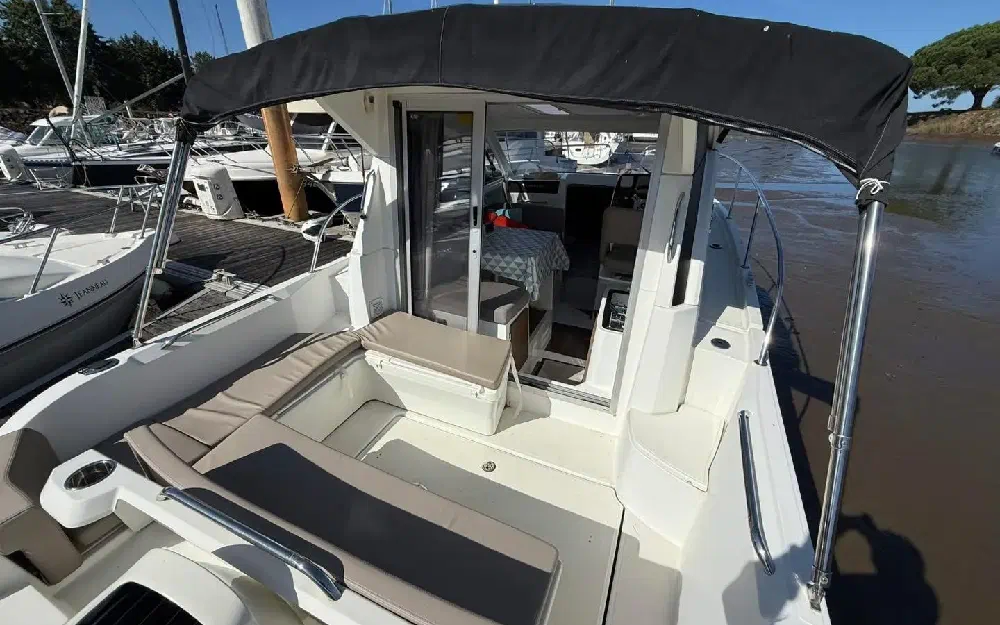 slider 9 Beneteau Antares 8 OB