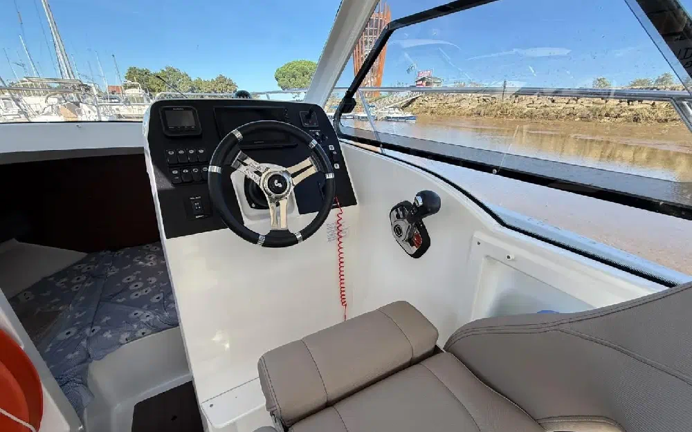 slider 12 Beneteau Antares 8 OB
