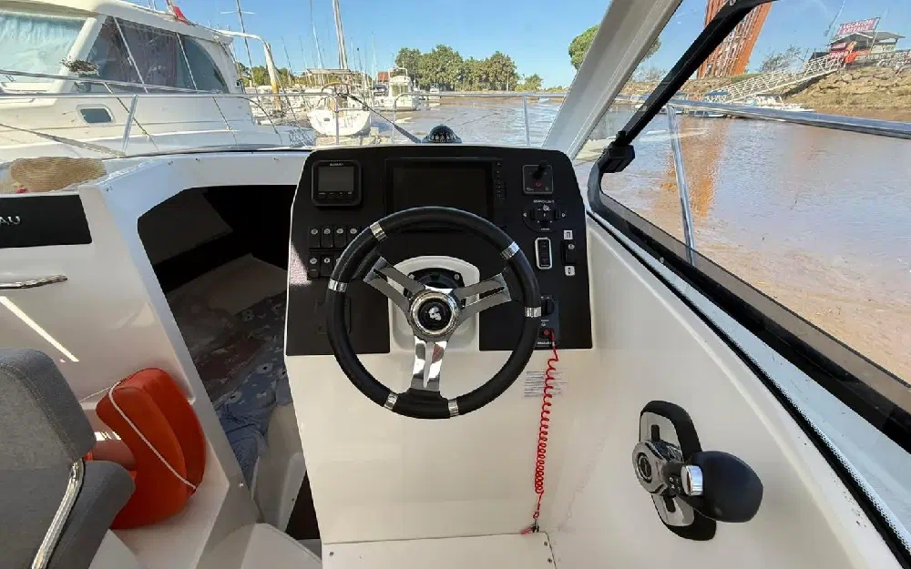 slider 13 Beneteau Antares 8 OB