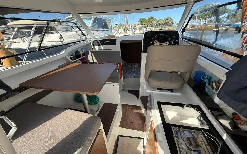 slider 0 Beneteau Antares 8 OB