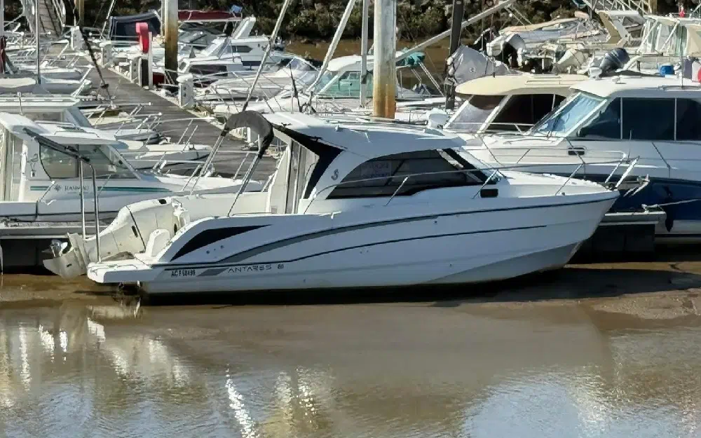 slider 2 Beneteau Antares 8 OB