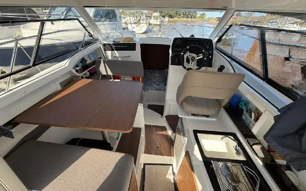 slider 3 Beneteau Antares 8 OB