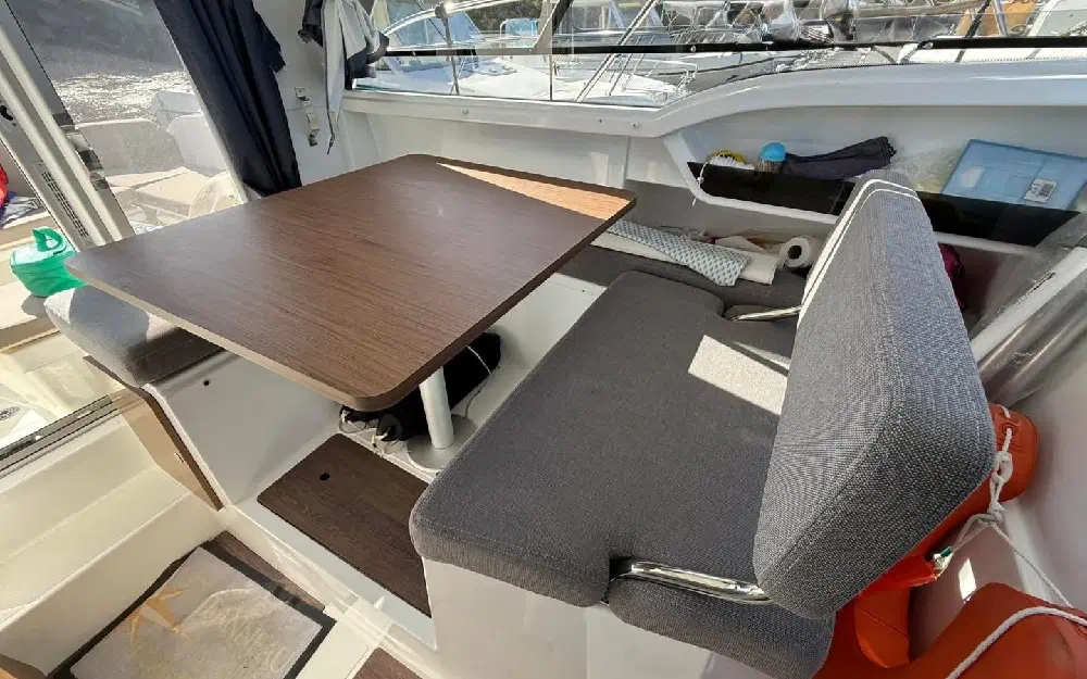 slider 5 Beneteau Antares 8 OB