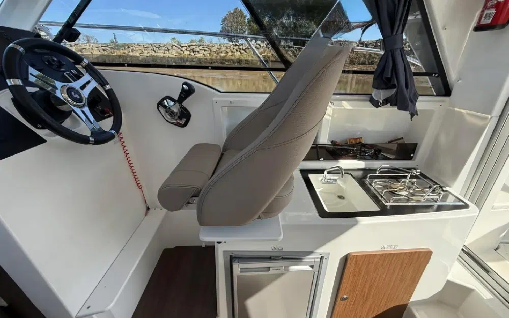 slider 6 Beneteau Antares 8 OB