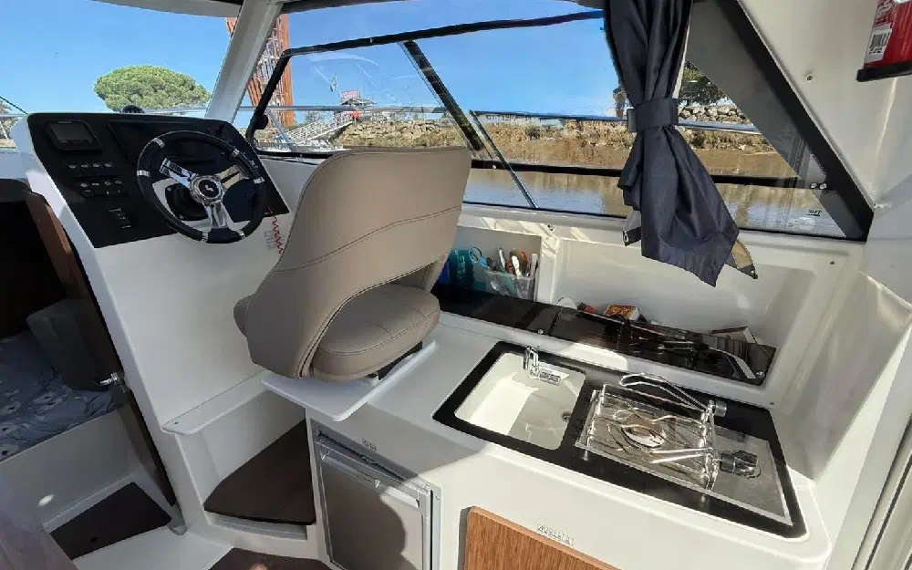 slider 7 Beneteau Antares 8 OB