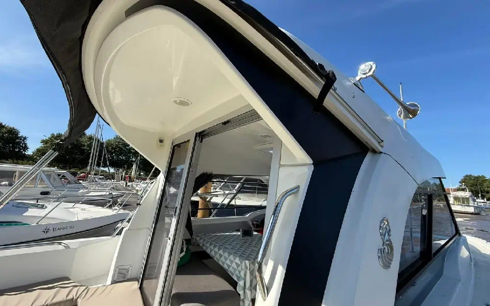 slider 8 Beneteau Antares 8 OB