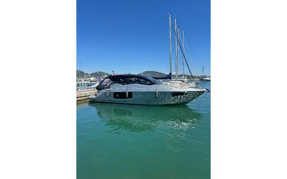 slider 4 Cranchi M 44 Hard Top