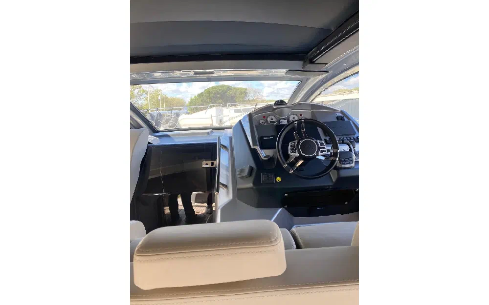 slider 5 Cranchi M 44 Hard Top