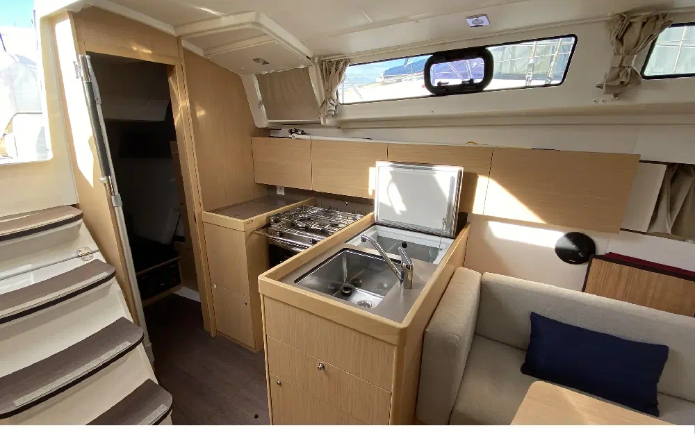 slider 9 Beneteau Oceanis 38.1