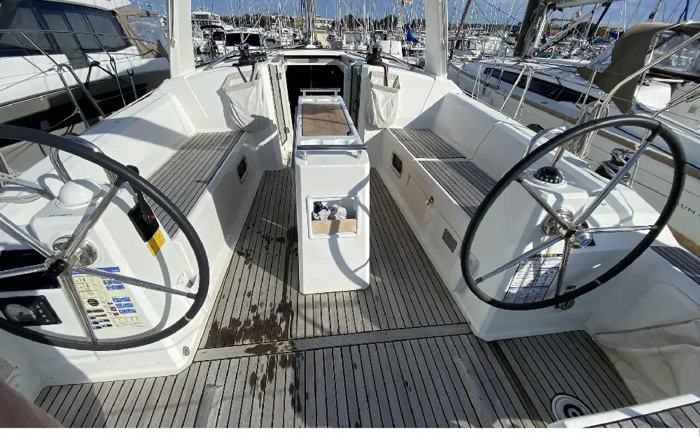 slider 14 Beneteau Oceanis 38.1