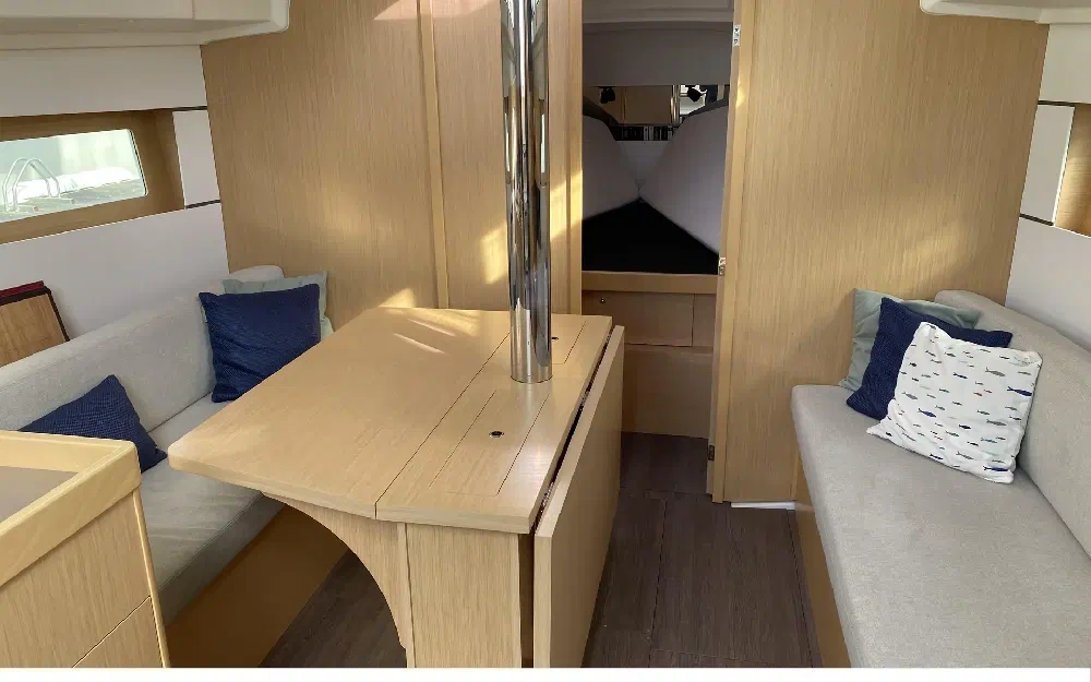 slider 5 Beneteau Oceanis 38.1