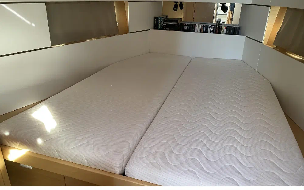 slider 6 Beneteau Oceanis 38.1