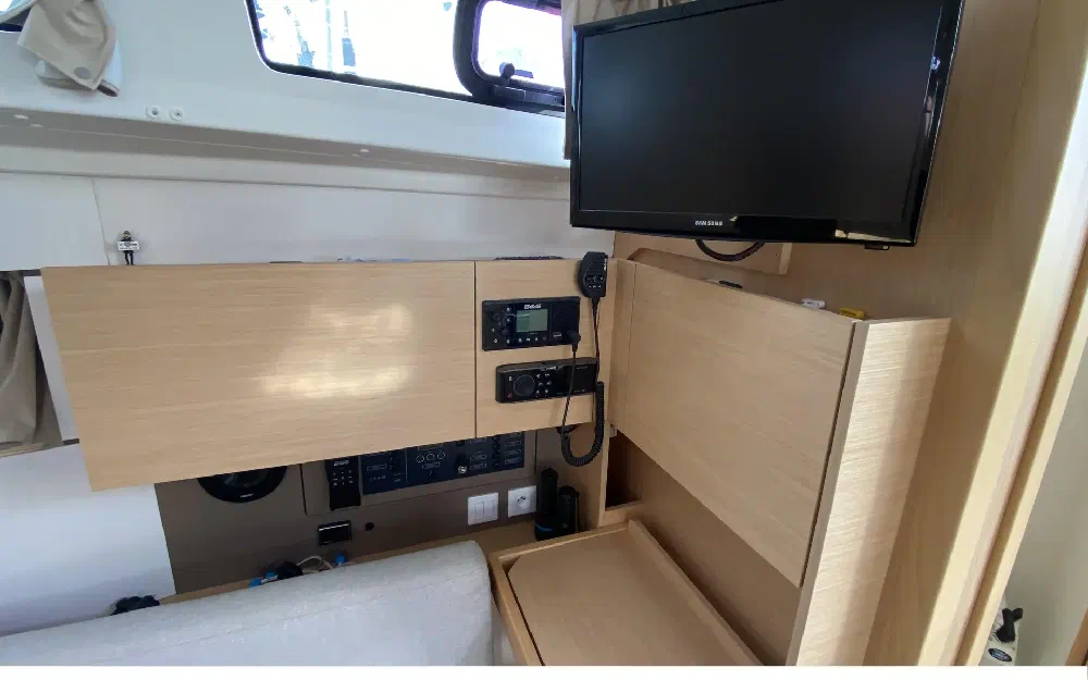 slider 7 Beneteau Oceanis 38.1