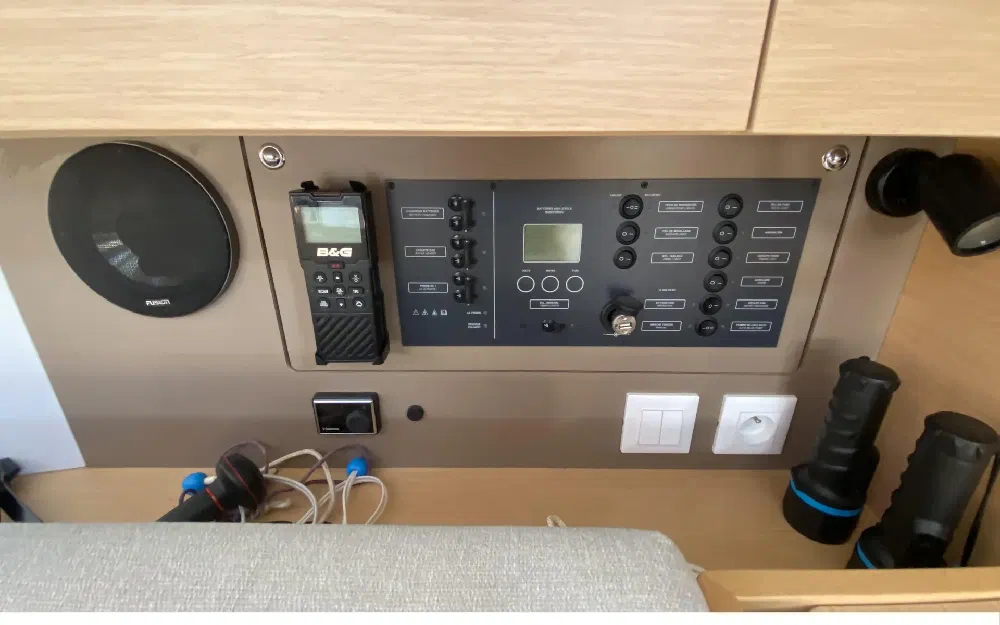 slider 8 Beneteau Oceanis 38.1