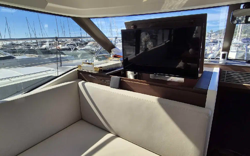slider 9 Prestige Yachts Prestige 420 Fly