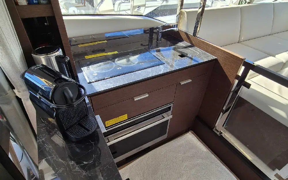 slider 10 Prestige Yachts Prestige 420 Fly