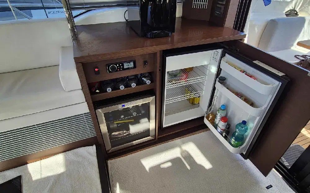 slider 11 Prestige Yachts Prestige 420 Fly