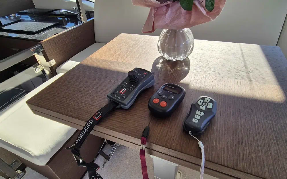 slider 12 Prestige Yachts Prestige 420 Fly