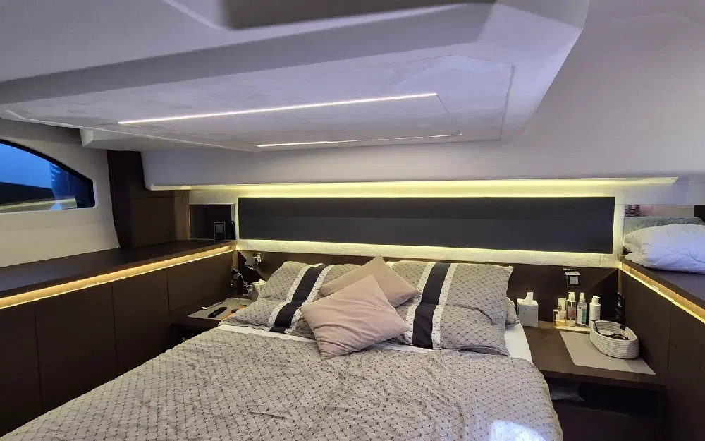 slider 16 Prestige Yachts Prestige 420 Fly