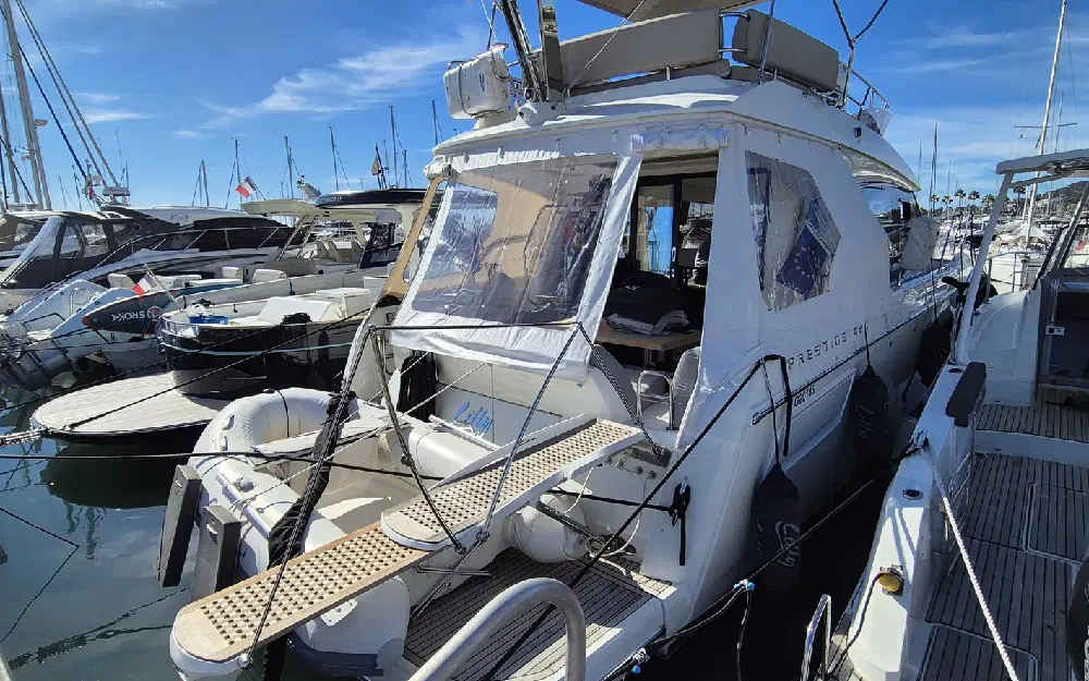 slider 1 Prestige Yachts Prestige 420 Fly