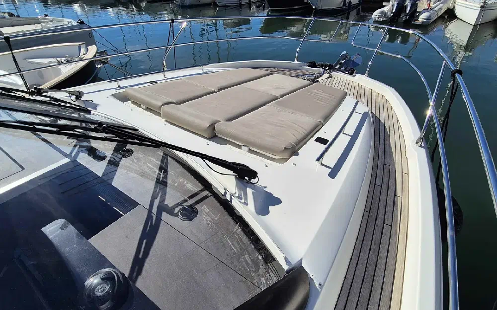 slider 3 Prestige Yachts Prestige 420 Fly