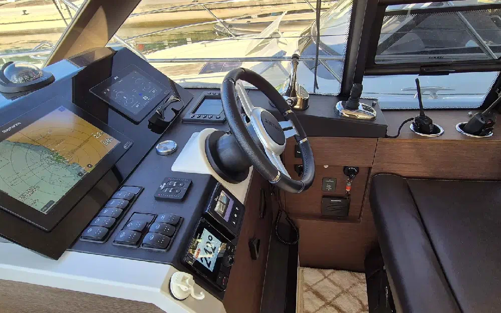 slider 6 Prestige Yachts Prestige 420 Fly