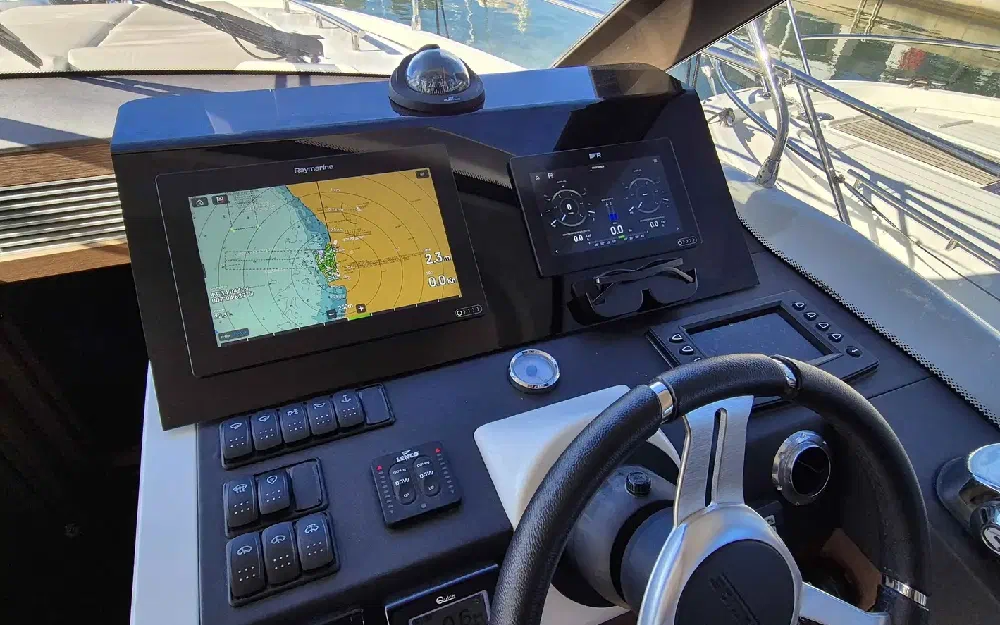 slider 7 Prestige Yachts Prestige 420 Fly